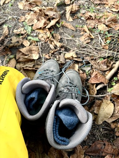 Wir fühlen nicht nur mit den Händen, sondern auch mit den Füßen